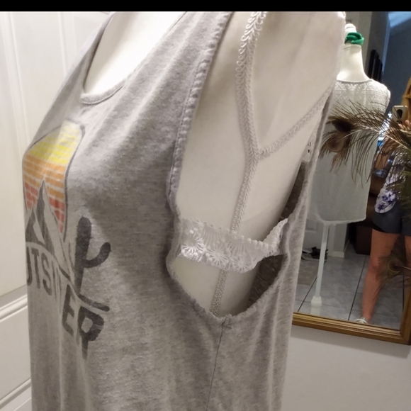 ⭐2/$10 Cold Crush gray and cream tank top - Picture 1 of 2